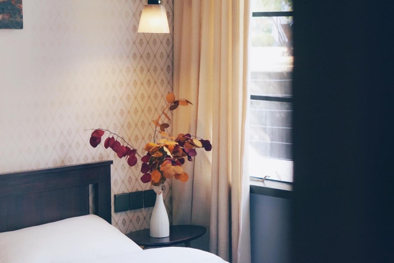 Shanghai Downtown Hills Boutique Guesthouse - Near Metro Line 7, Exit 3, Changping Road Bagian luar foto